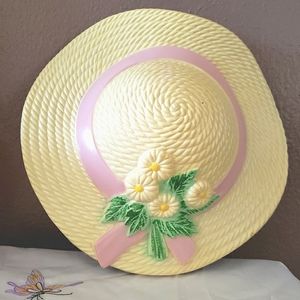 Vintage Straw Hat Bonnet Wall Pocket 👒
